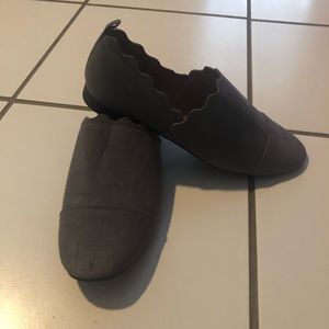 Qupid sz6 gray flats NWOT